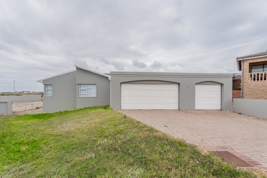 2 Bedroom Property for Sale in Middedorp Western Cape